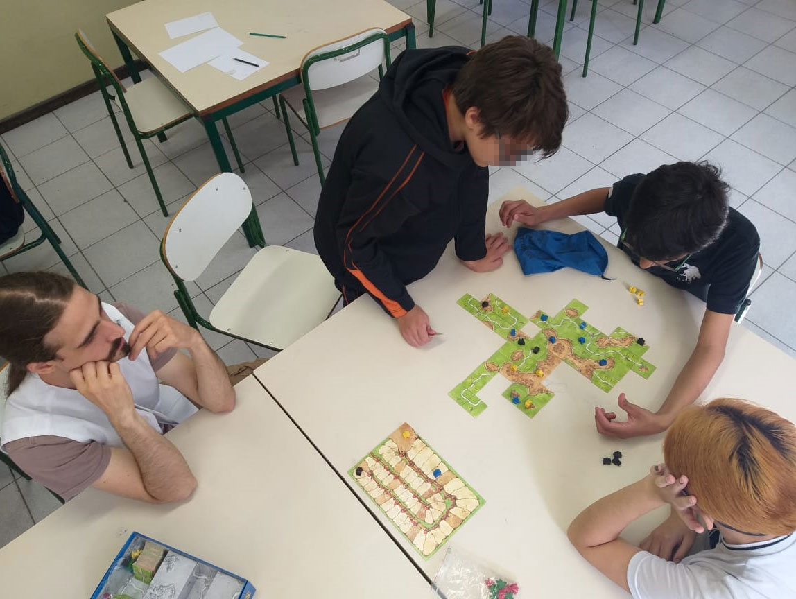 Crianças jogando Boardgame